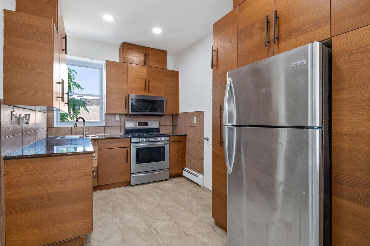 310 Paterson Plank Rd Unit 3B, Union City, NJ 07087 Room for Rent in