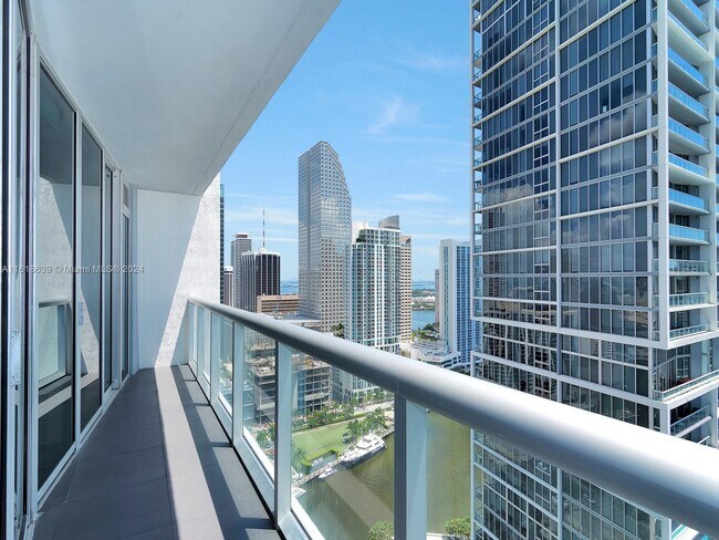 Building Photo - 485 Brickell Ave