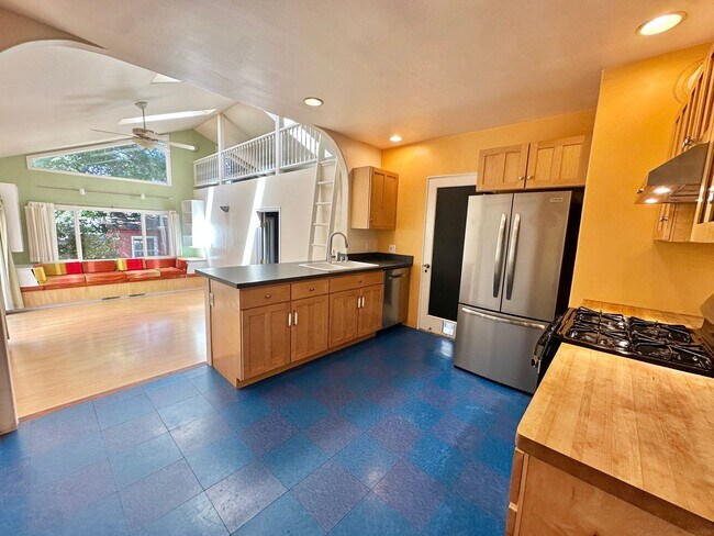 Foto del edificio - Lovely 3bd+/2ba Home in San Rafael
