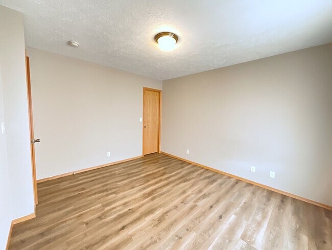 Building Photo - LEASING