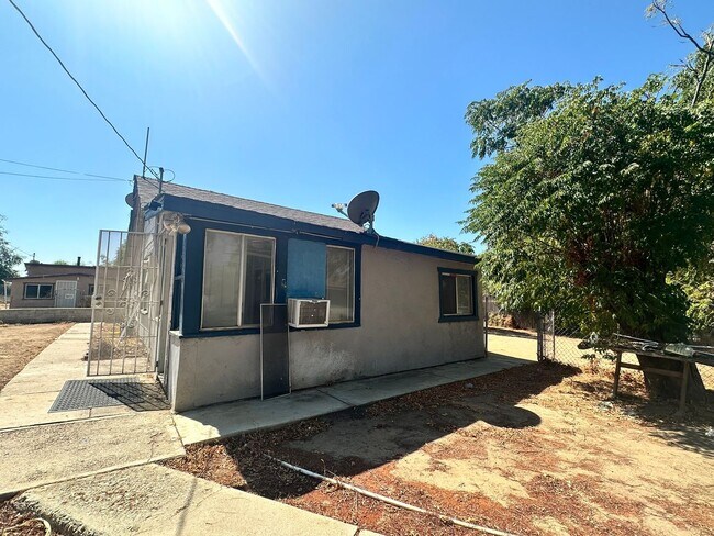 Building Photo - 3bd/ 1ba Moreno Valley Home + 2 CAR GARAGE
