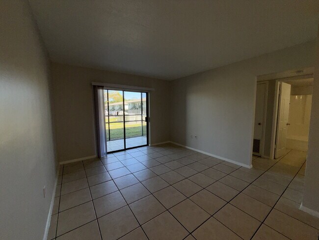 Foto del edificio - 2 bedroom, 2 bathroom in College Pines