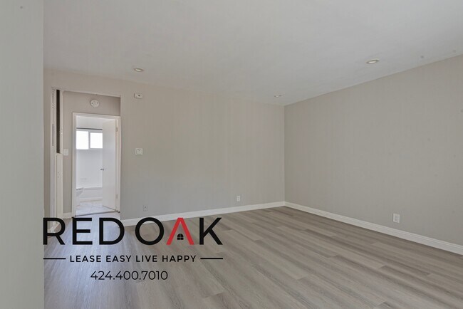 Foto del edificio - ~1 Week FREE~ Stunning, Spacious One Bedro...