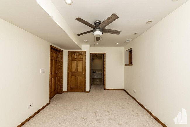 Building Photo - 2 bedroom in Chicago IL 60640