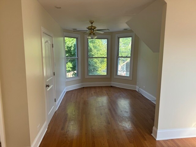 Foto del edificio - 2656 N Drake Ave