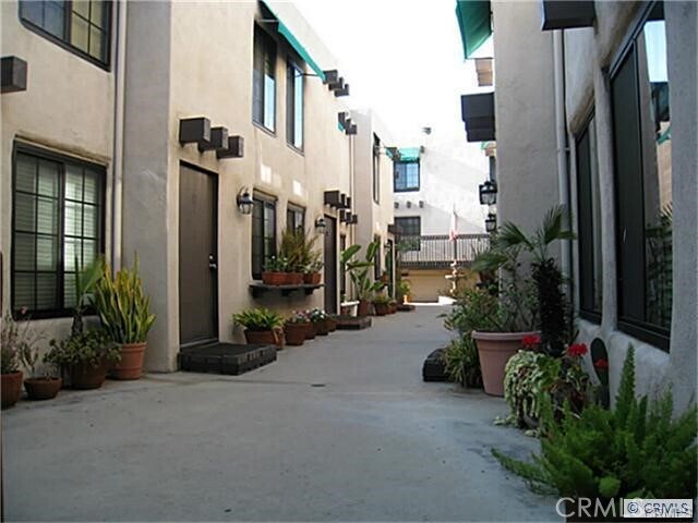 Foto del edificio - 1415 E 4th St