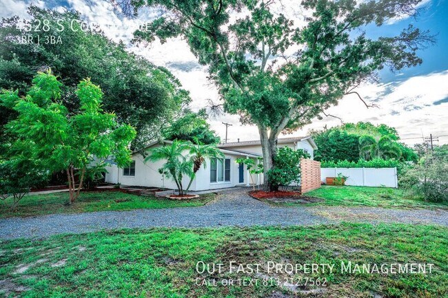 Building Photo - Stunning 3 bed 2.5 Bath on Corner lot in S...