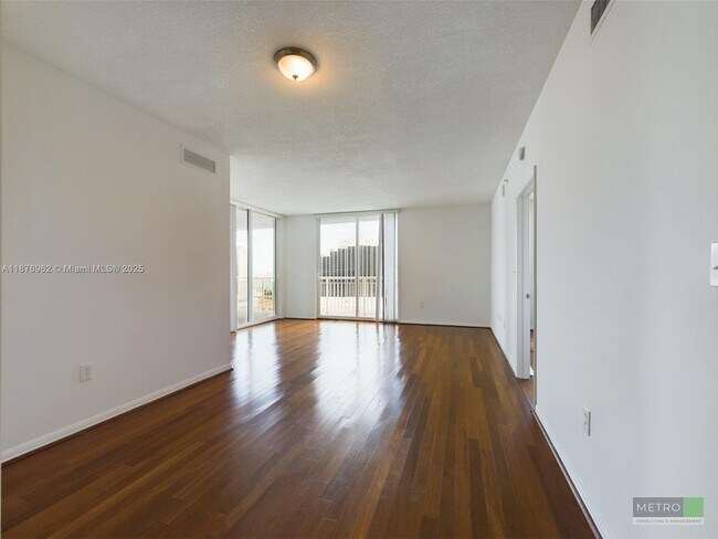 Foto del edificio - 275 NE 18th St