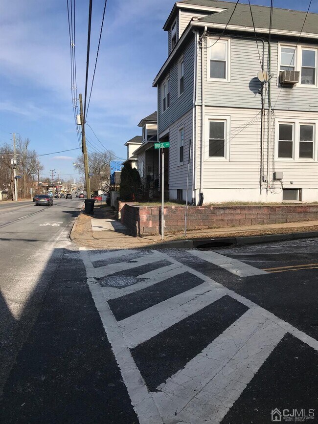 Building Photo - 1158 Raritan Ave