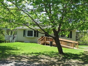 Building Photo - 172 E Cherry Ln