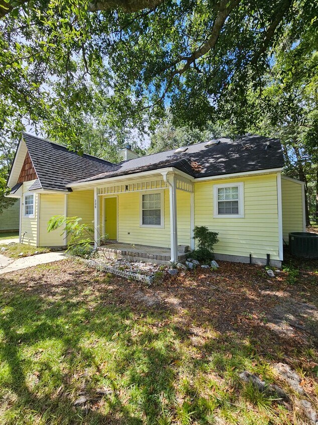 Primary Photo - Charming Ladson Home