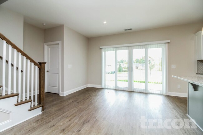 Building Photo - 121 Dimaggio Dr