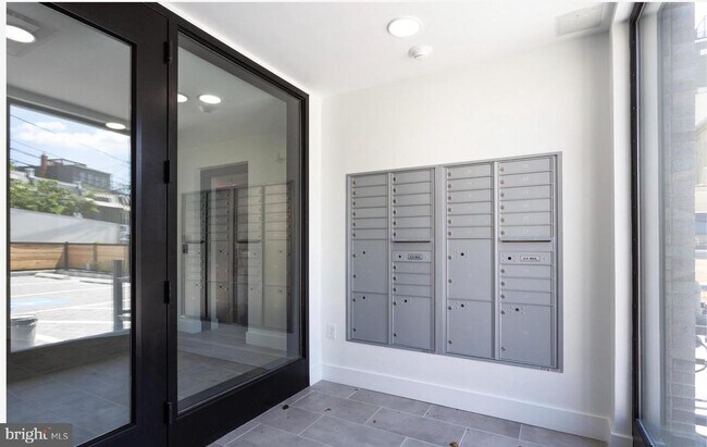 Foto del edificio - 2415 37th St NW