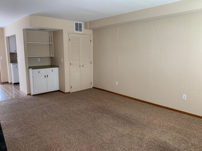 Building Photo - 256 Otterbein Drive APt. A
