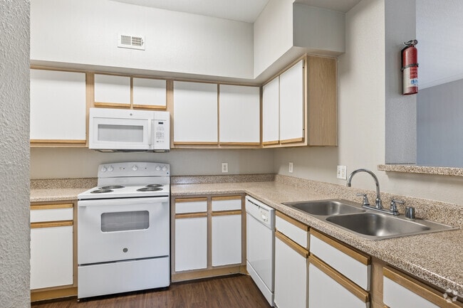 B9 2BR, 2BA - 1,273SF - Kitchen - Chartwell Court