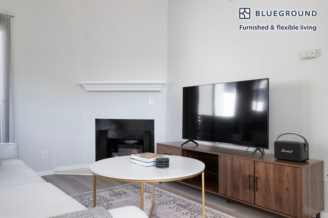 Foto del edificio - 701 N Hollywood Way