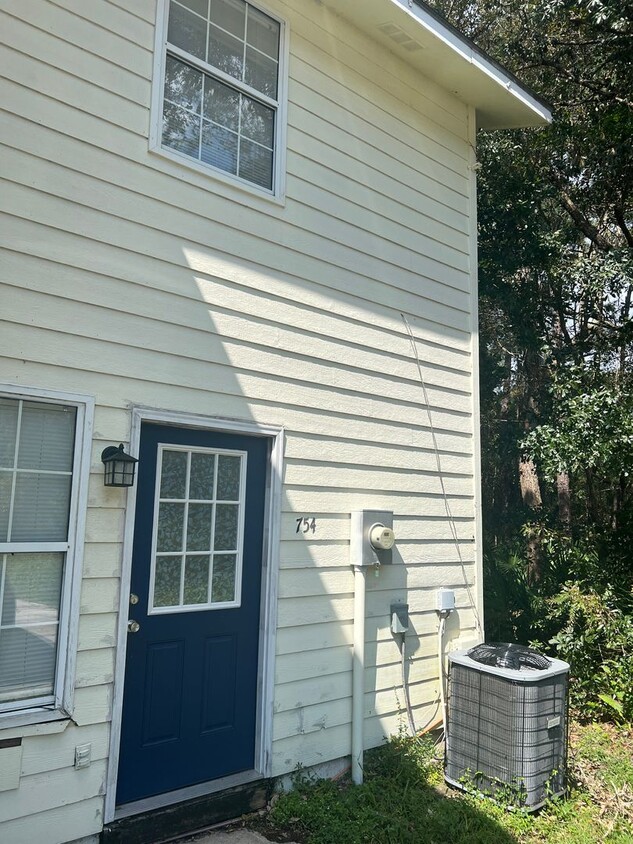 Primary Photo - 2BR/2BA Townhouse Available For Rent