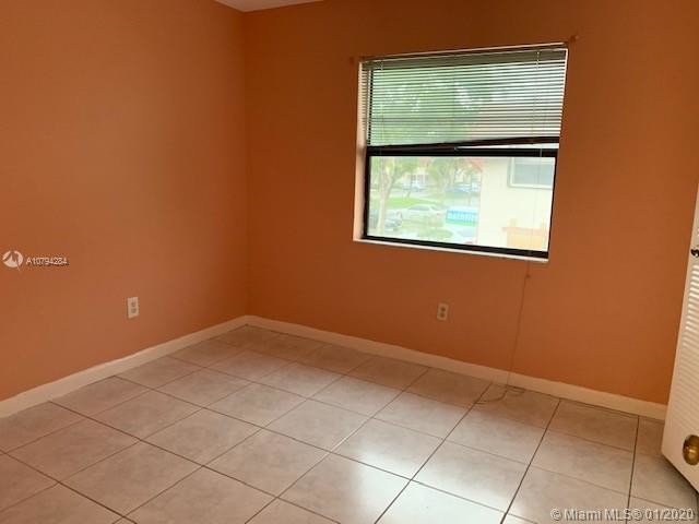 Foto del edificio - 861 NE 207th Ln