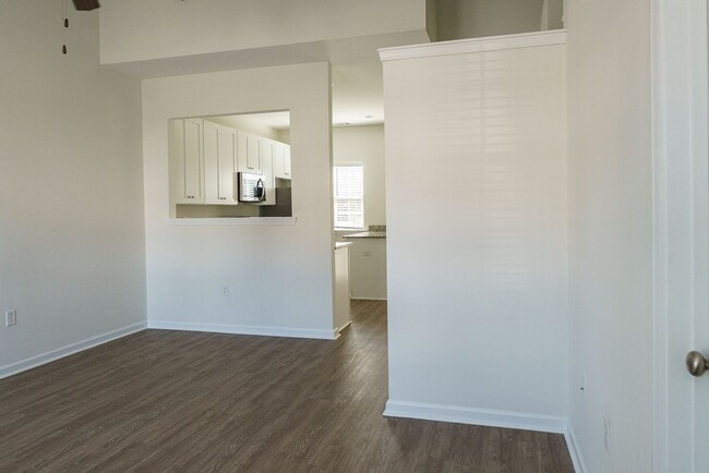 Foto del edificio - Three Bedroom Townhome