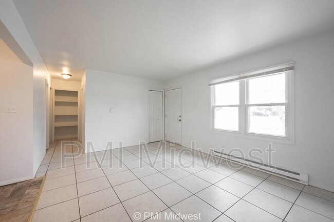Foto del edificio - 4881 300W