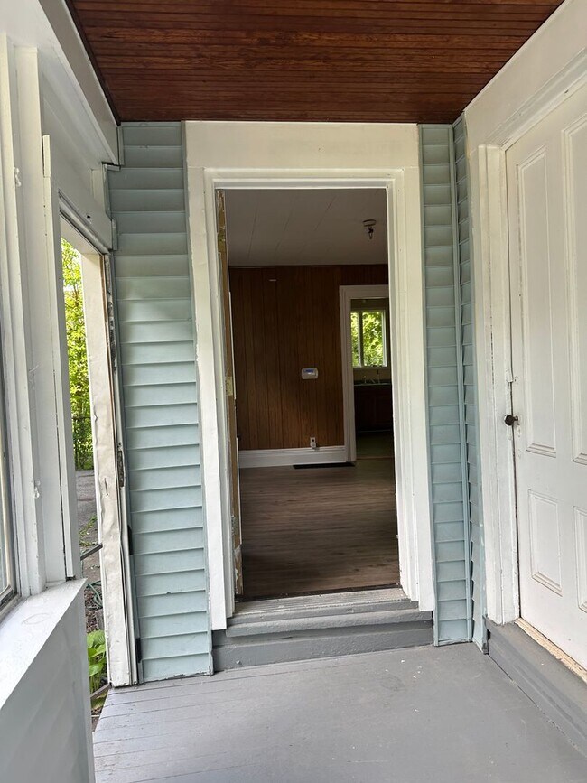 Building Photo - YOU WILL FALL IN LOVE WITH THIS HOME !!