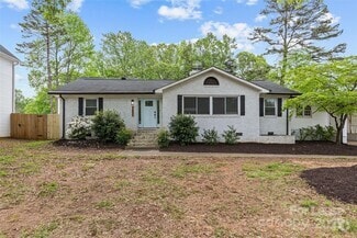 Building Photo - 1601 Gambia St