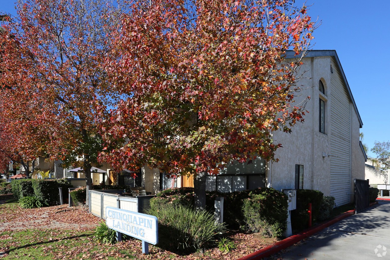 Building - Chinquapin Landing
