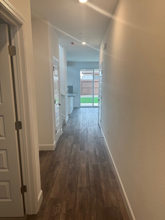 Foto del edificio - 4041 Flathead Dr