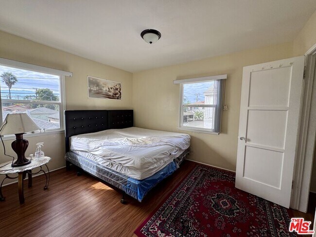 Foto del edificio - 8211 Crenshaw Dr