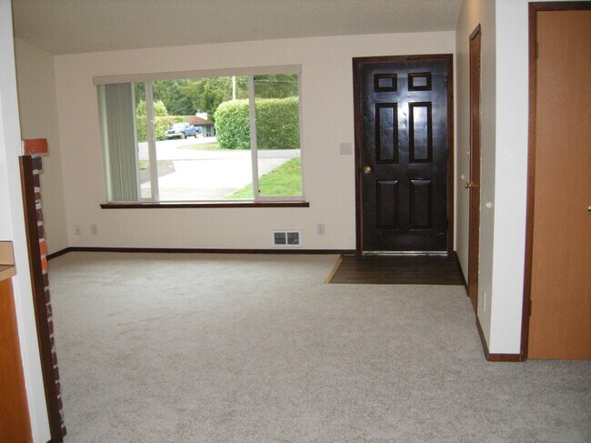 Sala de estar - 2133 NW Mulholland Blvd