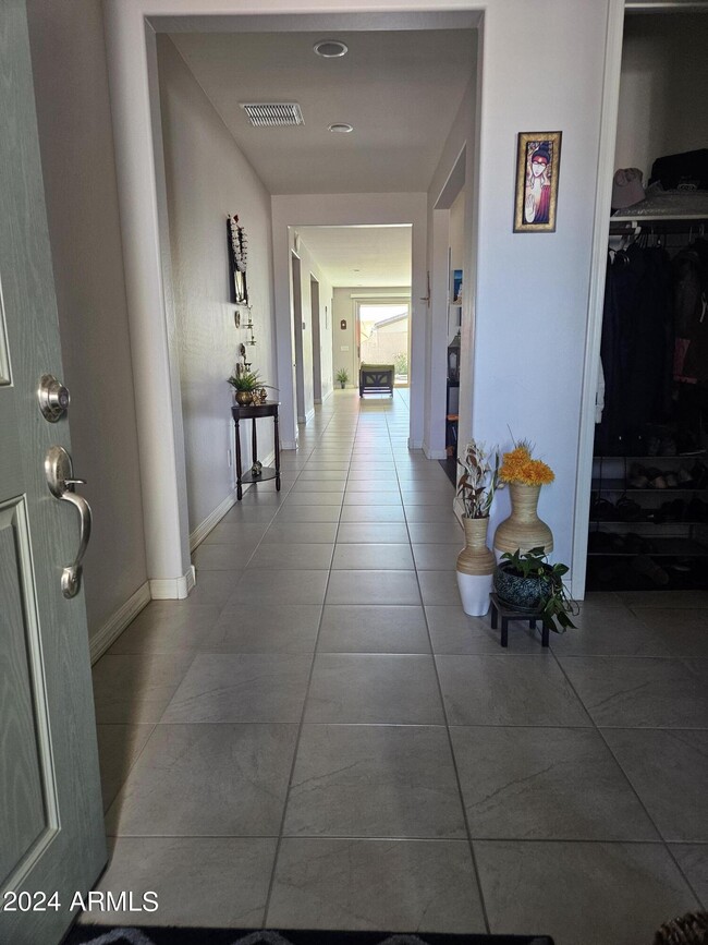 Foto del edificio - 9799 W Cashman Dr