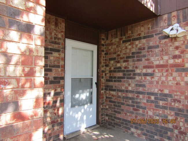Foto del edificio - 5406-B NW Sir Brian Ave.