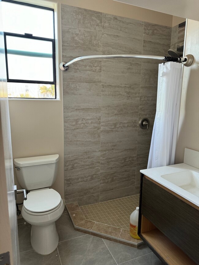 Bathroom - 5224 1/2 Lennox Ave