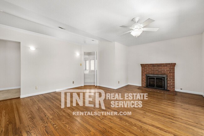Building Photo - Carmichael Home with 2 Master Suites