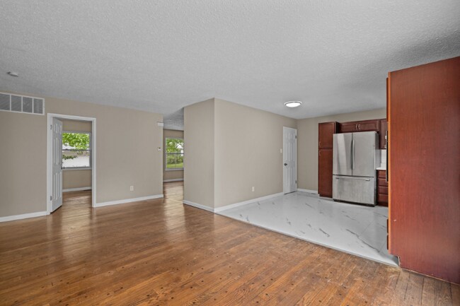 Building Photo - 6752 Foxbend Ct