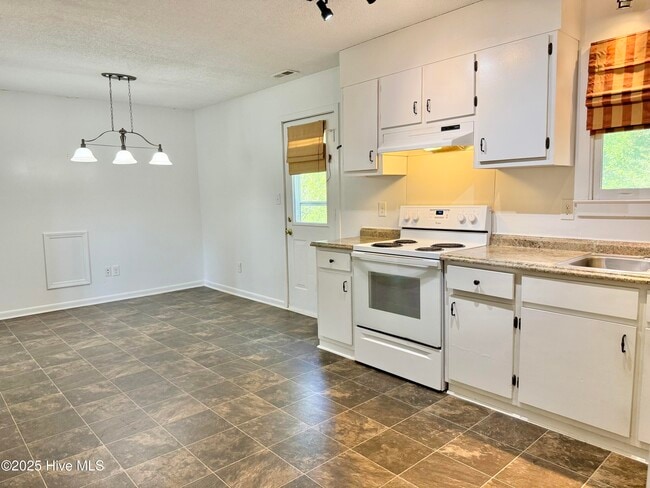 Building Photo - 107 Leonda Dr