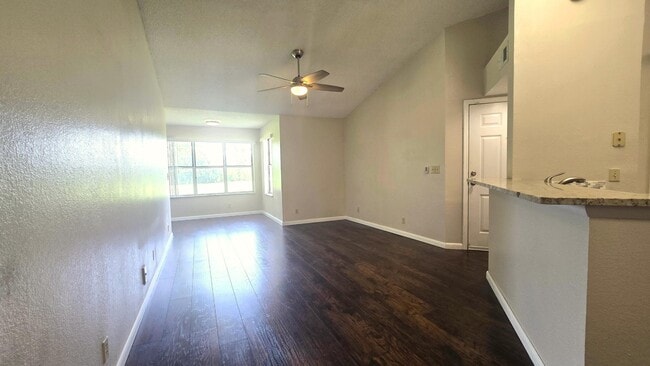 Foto del edificio - 3400 Pinewalk Dr N