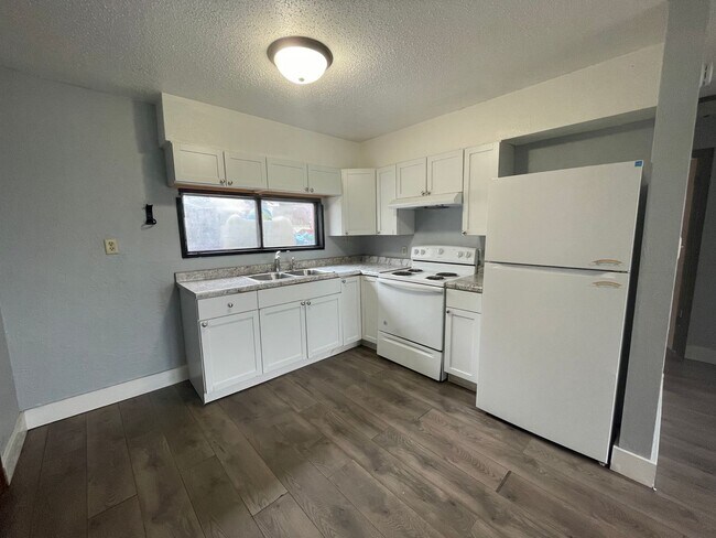 Building Photo - 375 3rd Ave