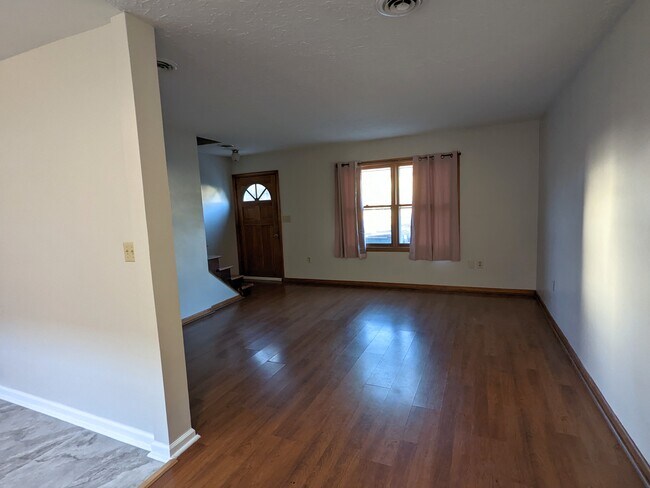 Building Photo - 106 Lucas Dr