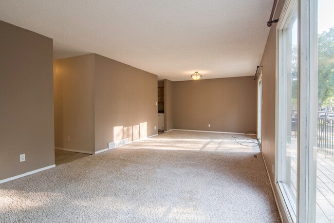Photo du bâtiment - 1536 Ave C North
