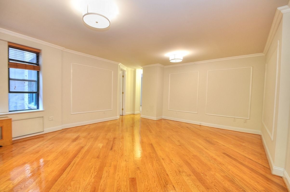 Primary Photo - 226 E 70th St