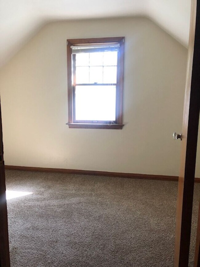 Building Photo - 3 bedroom home for rent