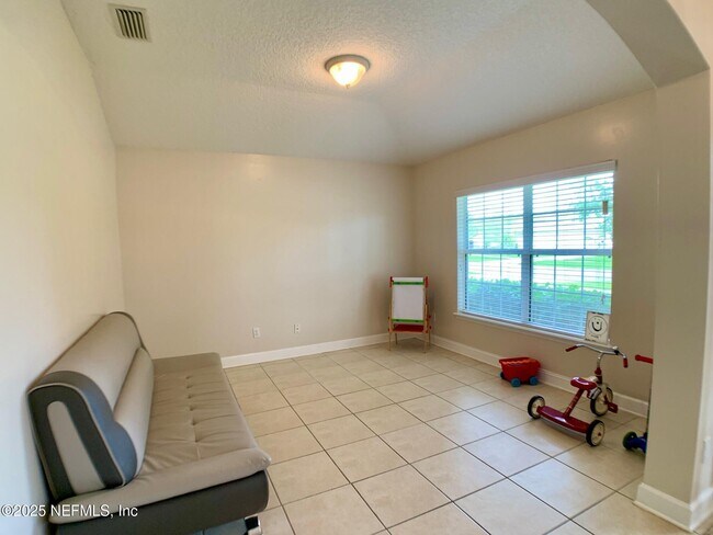Foto del edificio - 6596 Chester Park Dr