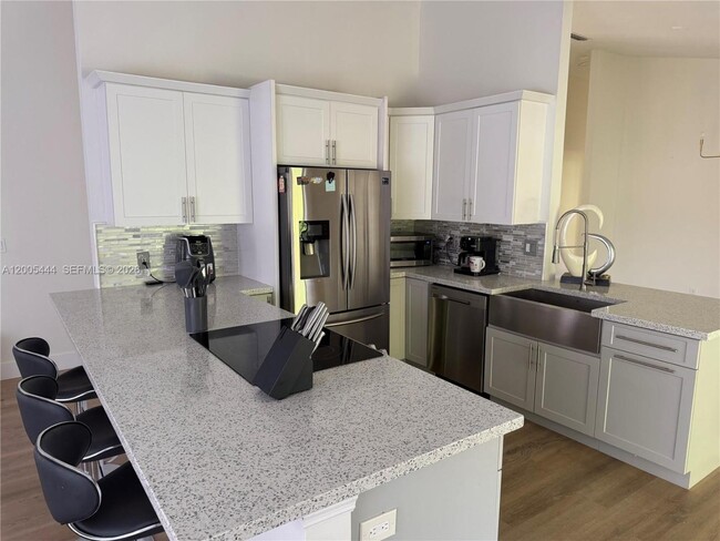 Foto del edificio - 8611 NW 51st Ct