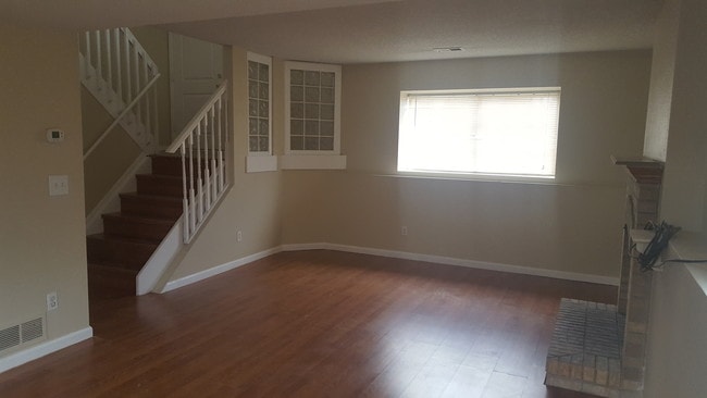 Lower level - 4373 Liverpool Ct
