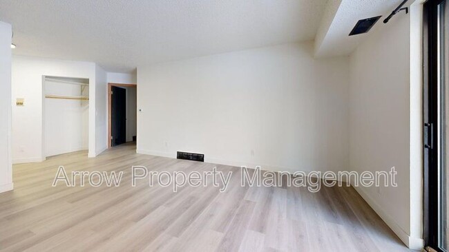 Foto del edificio - 205 E Arbor Ave