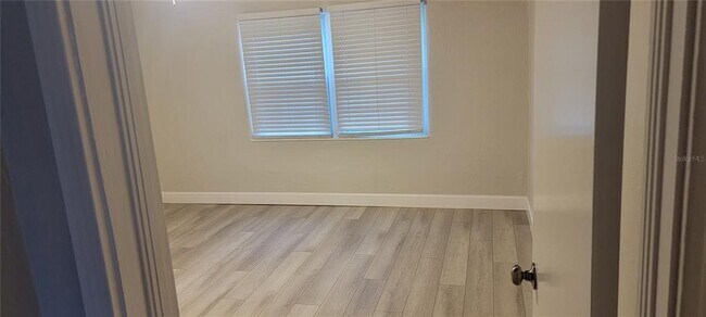 Foto del edificio - 5305 Whiteway Dr