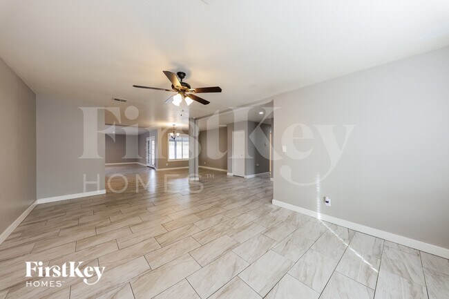 Building Photo - 4628 W Vogel Ave