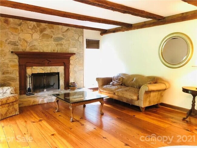 Foto del edificio - Room in House on Ranson Rd