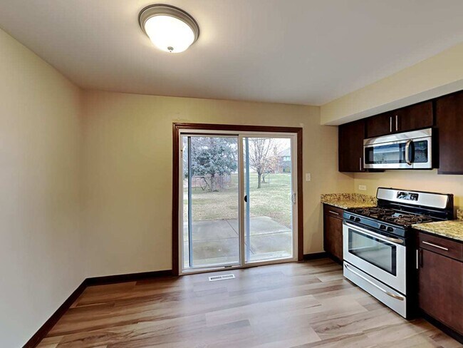 Building Photo - 7526 Cashew Dr